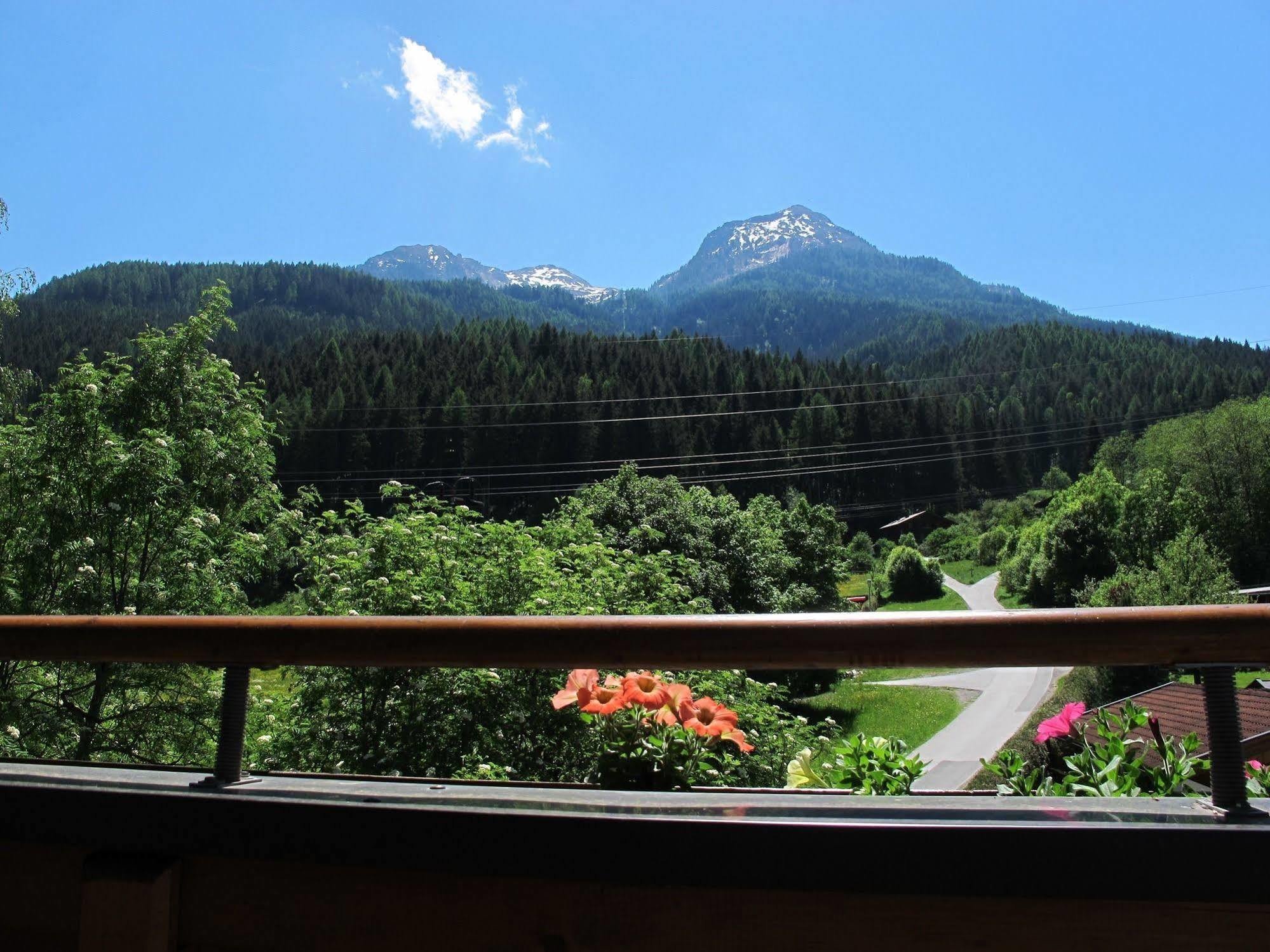Pension Kristall Bramberg am Wildkogel Exterior photo