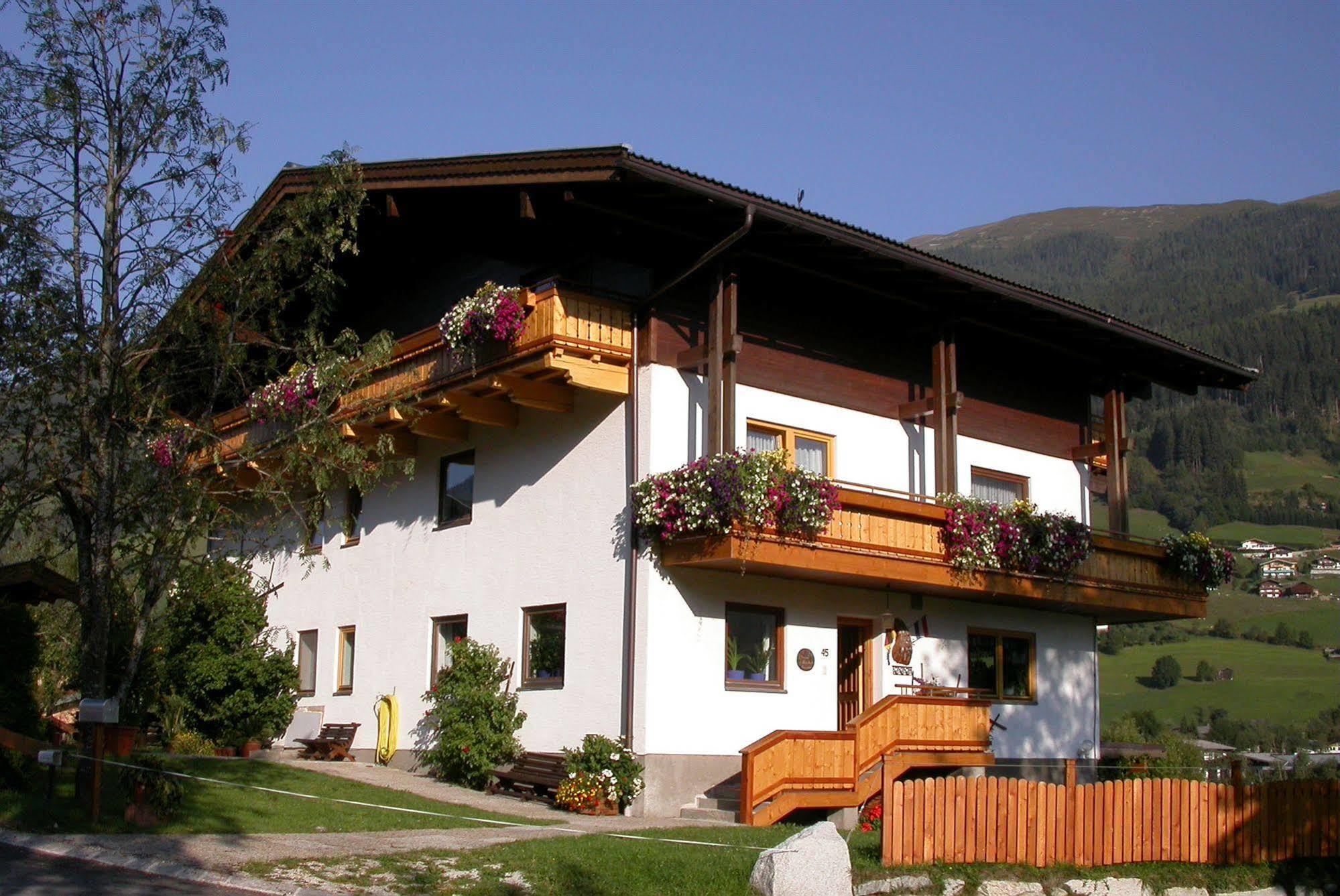 Pension Kristall Bramberg am Wildkogel Exterior photo